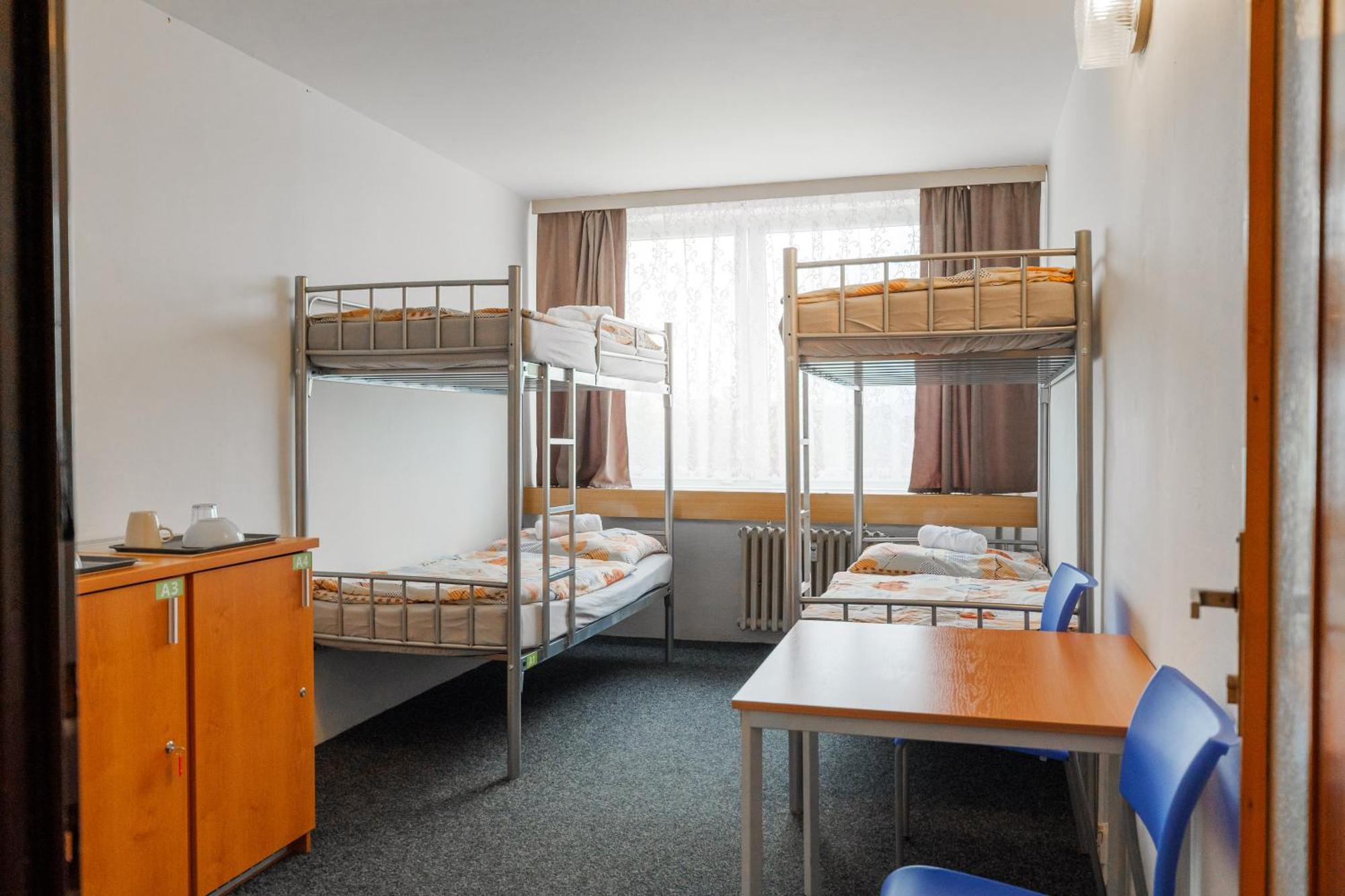 Hostel Tvm Tower Modrany Prag Exterior foto