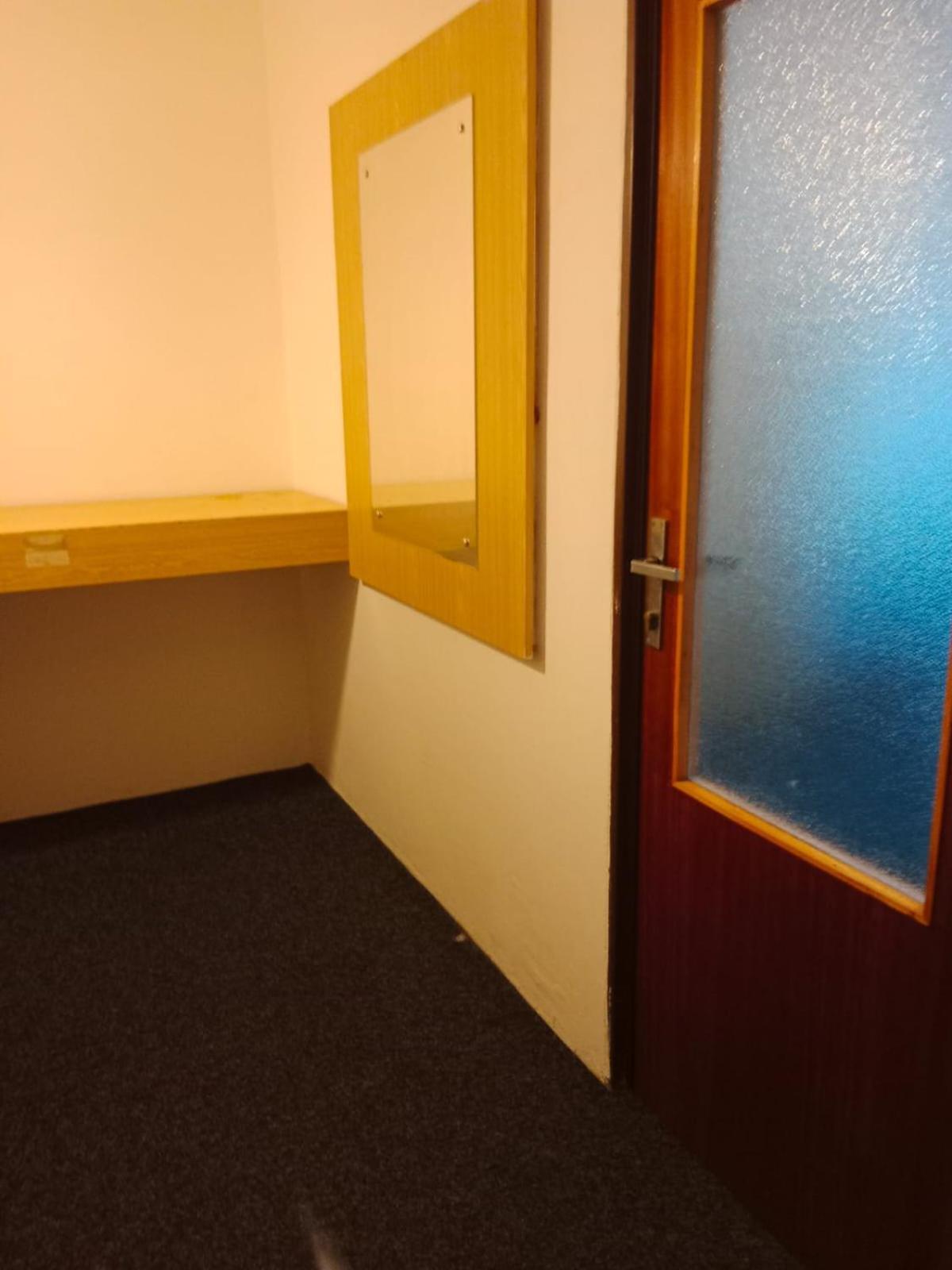 Hostel Tvm Tower Modrany Prag Exterior foto
